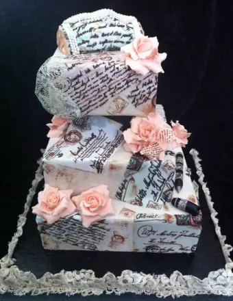 Декор торта на бумажную свадьбу