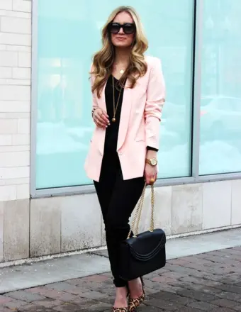 Луки с розовым пиджаком