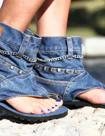 Модная джинсовая обувь