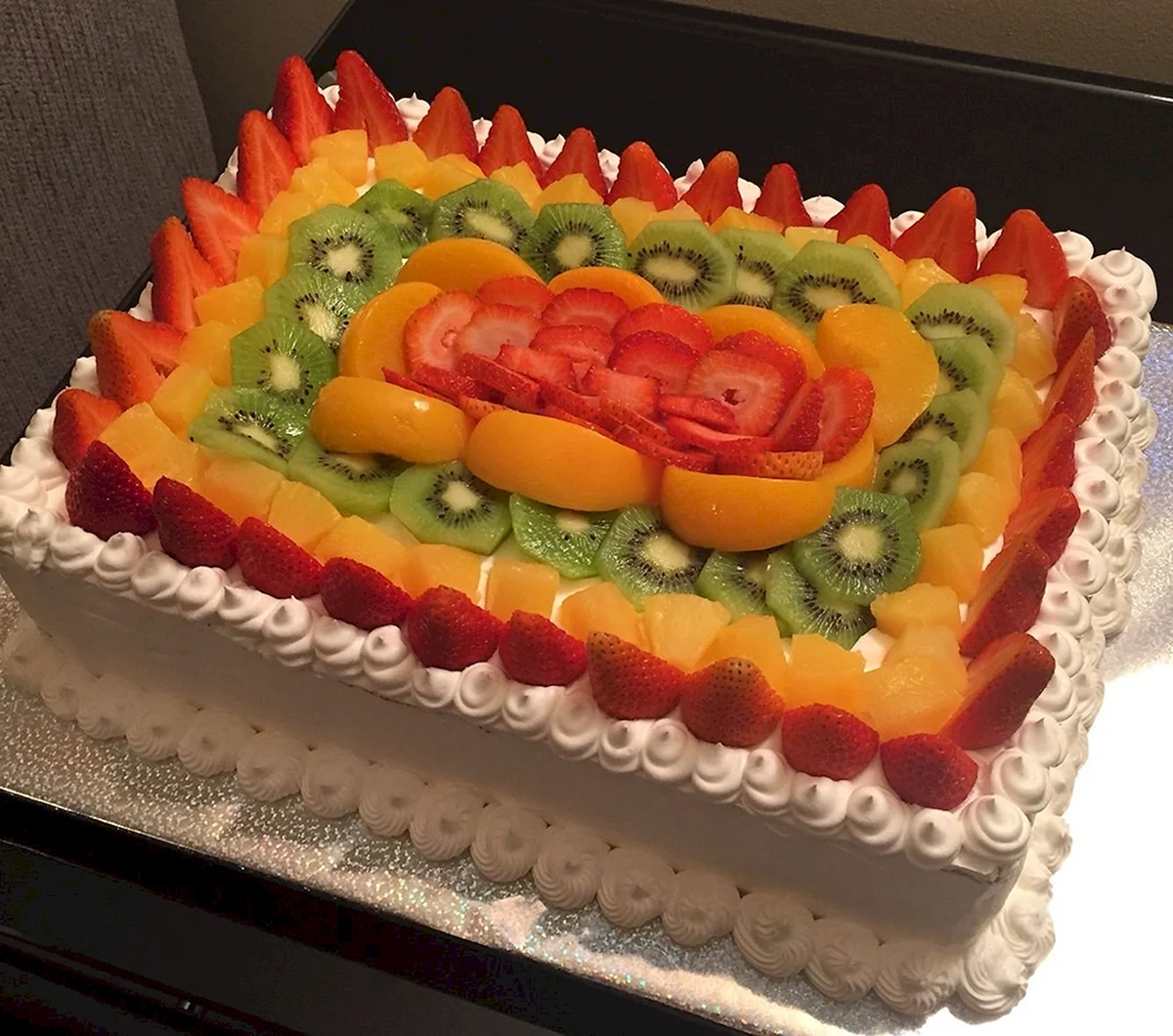 Прямоугольный торт с фруктами (71 фото)