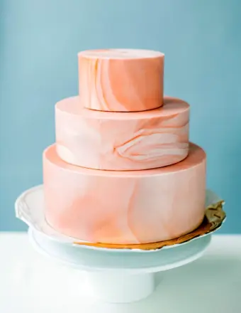 Торт розовый мрамор